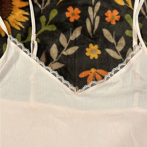 Brand new and easy sleeves top - Picture 6 of 6